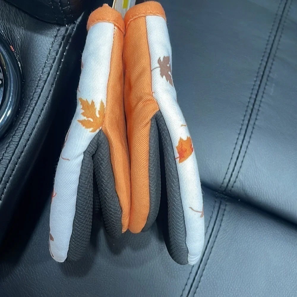 2 mini oven mitts